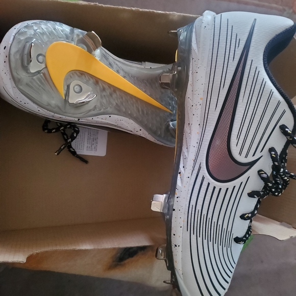 NIKE Mens 7.5/Women's metal cleats Iridescent swoosh - Picture 4 of 7